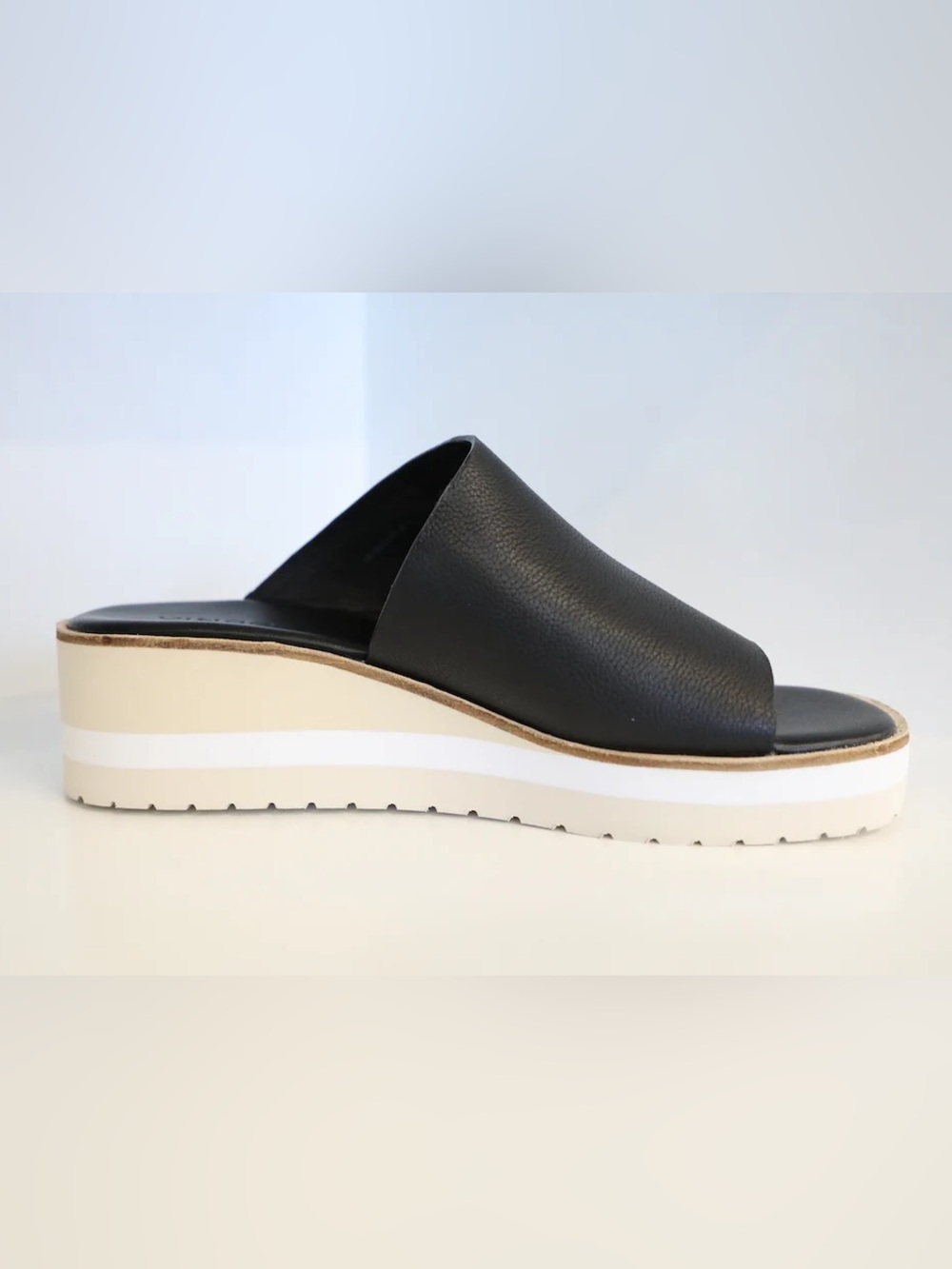 Vince Sarria Wedge Leather Sandal in Black size 9